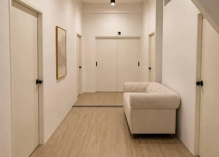 9 Mins To Bts Queen Bed Private - Share Bath Vandrarhem *