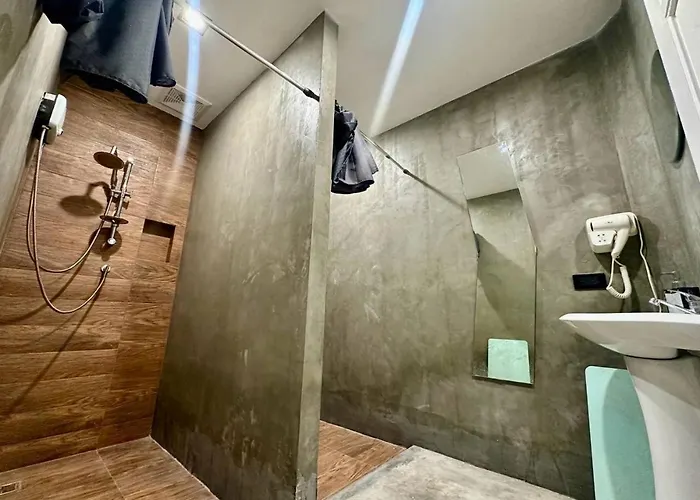 호스텔 9 Mins To Bts Queen Bed Private - Share Bath 방콕