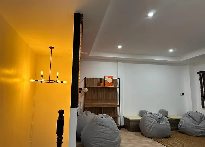 9 Mins To Bts Queen Bed Private - Share Bath 호스텔